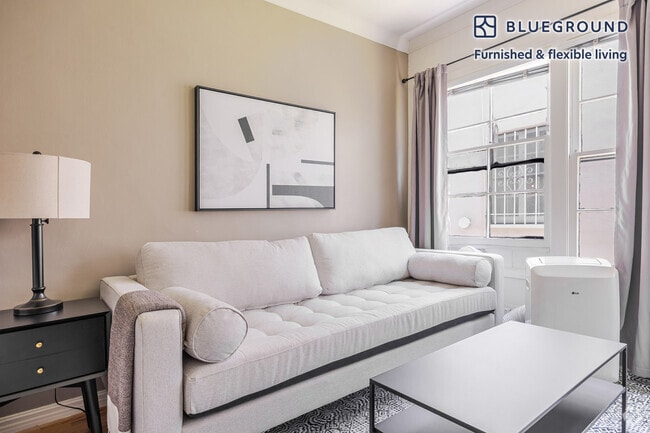 Building Photo - 136 S Roxbury Dr Rental