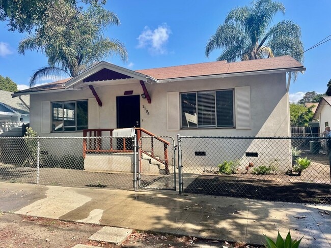 Building Photo - Charming 2 Bedroom Westside Home - Available Now