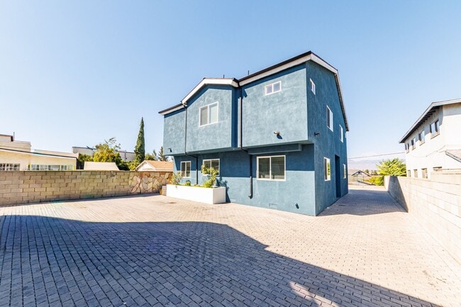 Photo - Spacious 4-Bedroom, 3-Bath Home – Modern Upgrades & Parking Included Unit 2833