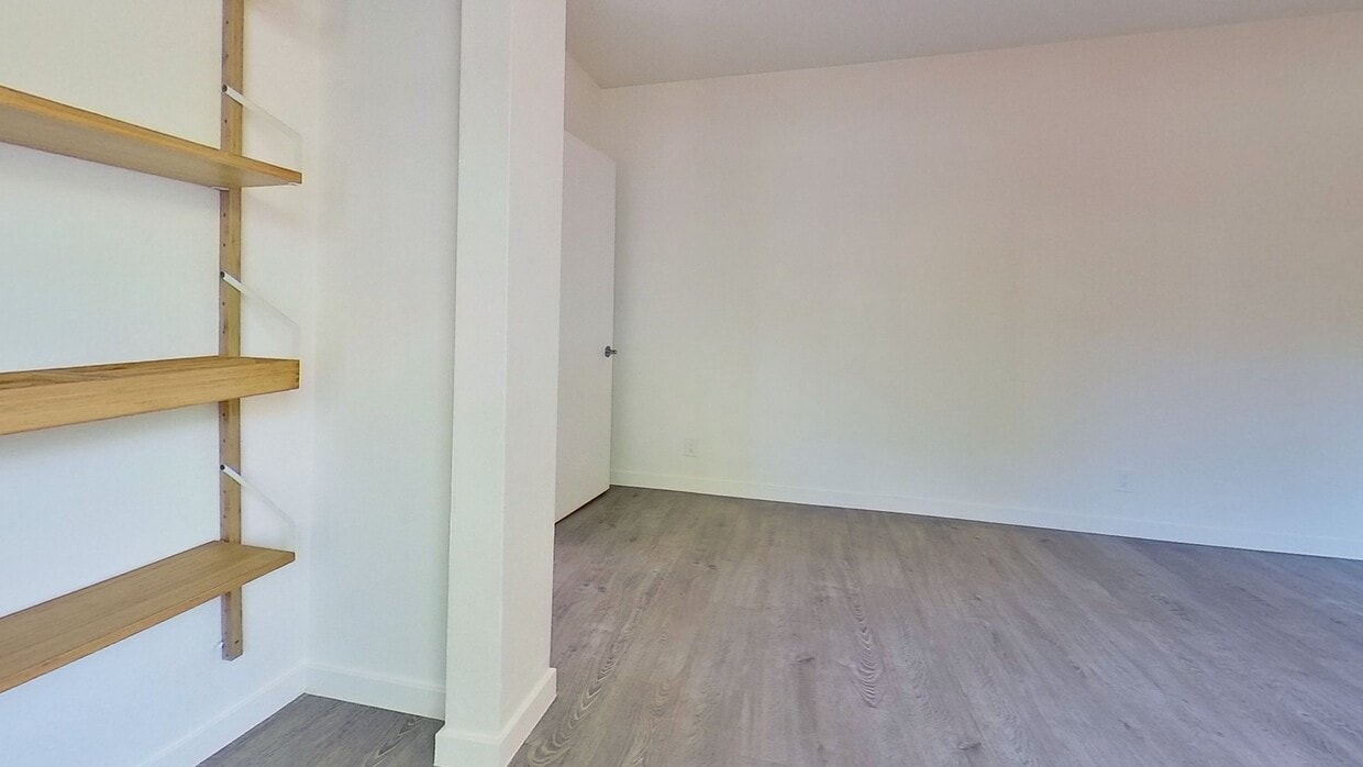 3D Tour - 951 N Hoover St