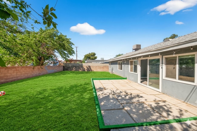Photo - 45463 Foxton Ave