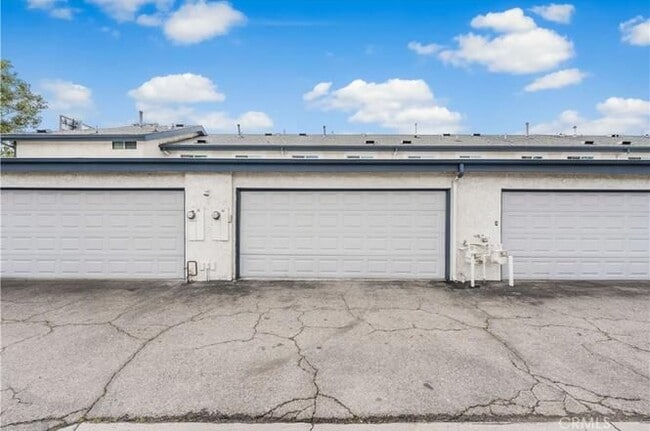 Photo - 19231 Sherman Way