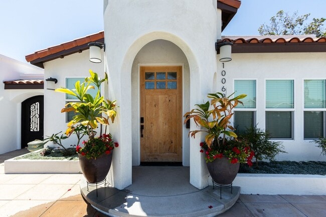 Photo - 10068 Russell Ave