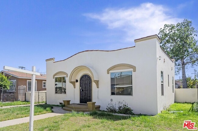 Photo - 1622 W 66th St House
