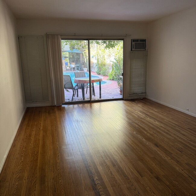 Photo - 1550 Hayworth Ave Unit Apt 6