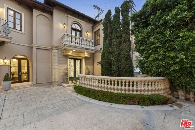 Photo - 1465 Robmar Dr