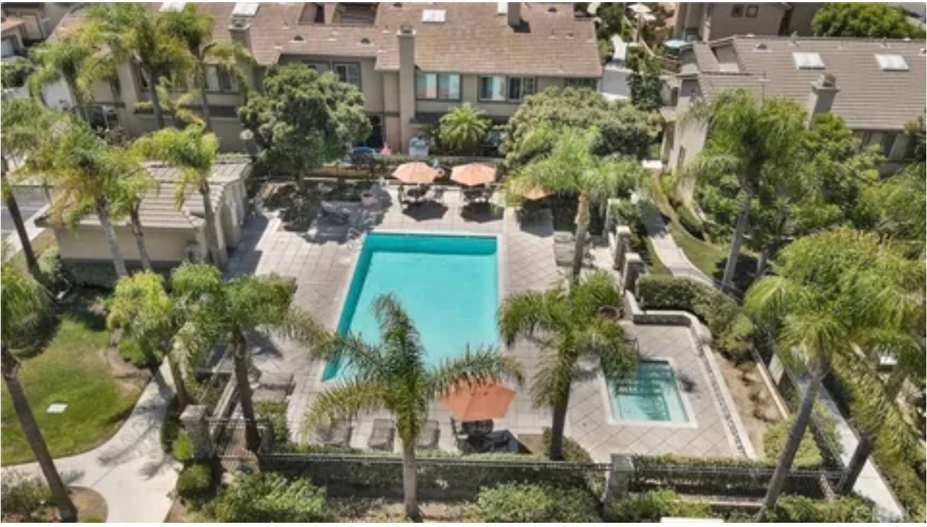 Photo - 401 N Cotswolds Ln