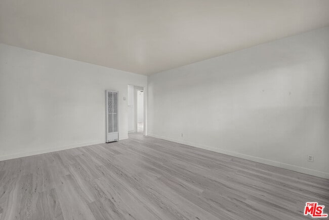 Photo - 6272 Silva St