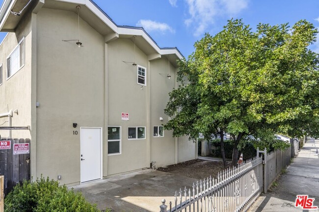 Building Photo - 2448 Boulder St Unit 10