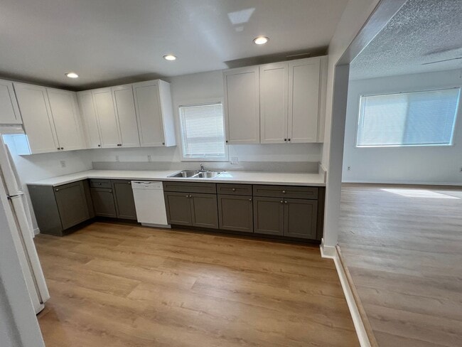 Building Photo - 9532 1/2 Cedar Street Unit 9532 1/2