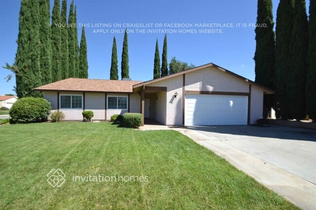 Building Photo - 318 W Tenth Pl