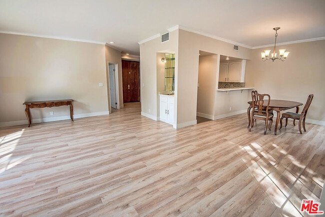 Photo - 458 N Oakhurst Dr Unit 201