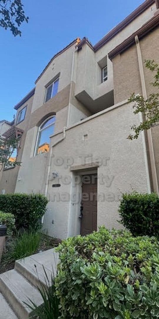 Charming 3-Level Townhome in Coronado Ranch - Charming 3-Level Townhome in Coronado Ranch