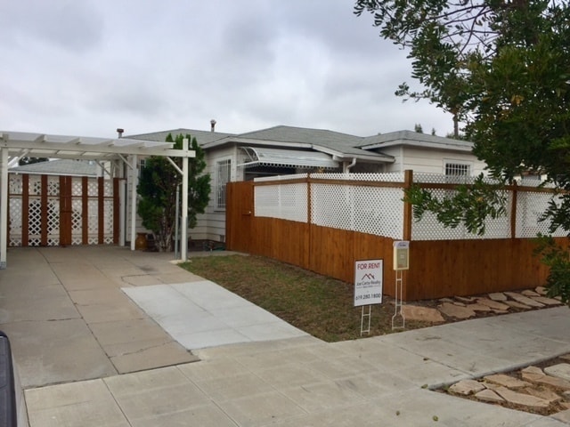 Building Photo - 2 bedroom 1 bath house for rent in Talmadge!