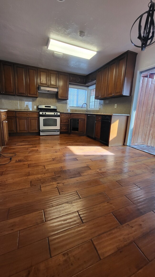 Photo - 15216 Arcturus Ave