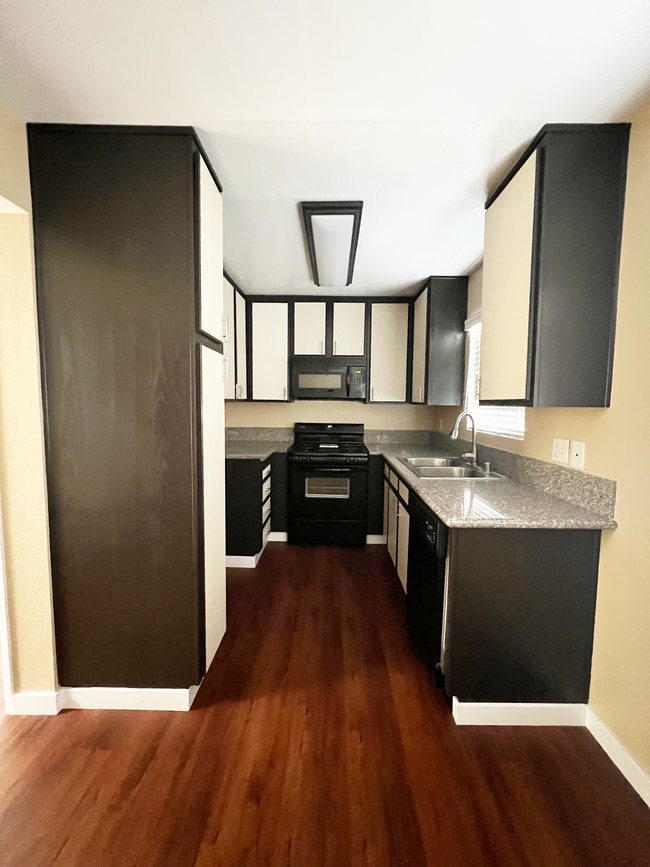 Photo - 14243 Burbank Blvd Unit 7