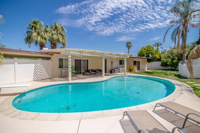 Building Photo - Spacious 2-Bedroom Home with Private Pool & Office In the Cove!