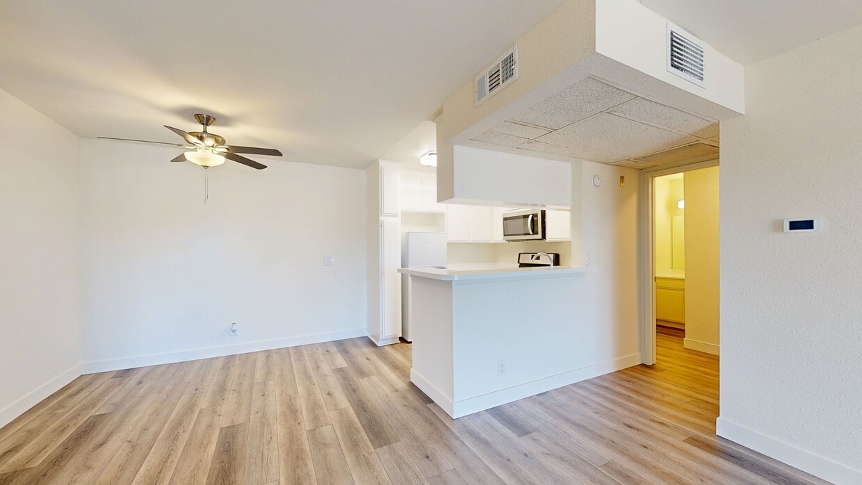 3D Tour - Campus Crossing Apartments - Northridge