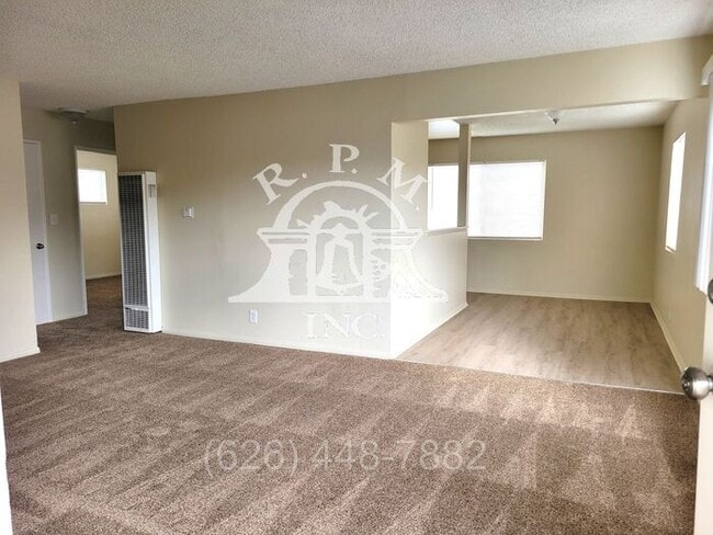 Spacious Upstairs 2-Bedroom, 1-Bathroom Ap... - Spacious Upstairs 2-Bedroom, 1-Bathroom Ap... House