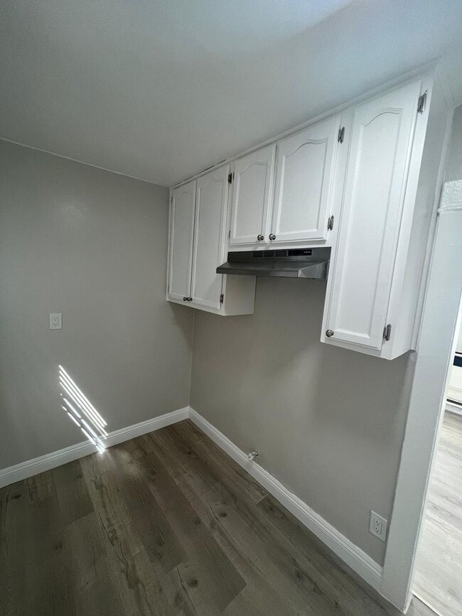 Photo - 1681 1/2 West 37th Street