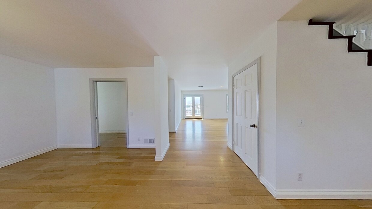 3D Tour - 6457 Surfside Way