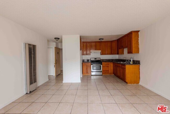 Photo - 947 Westmoreland Ave Unit 203