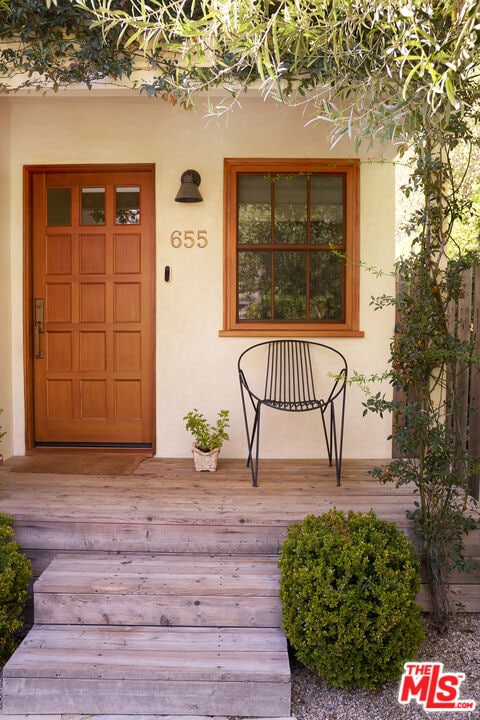 Photo - 655 Angelus Pl