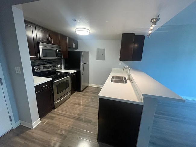 Photo - 425 W Beech St