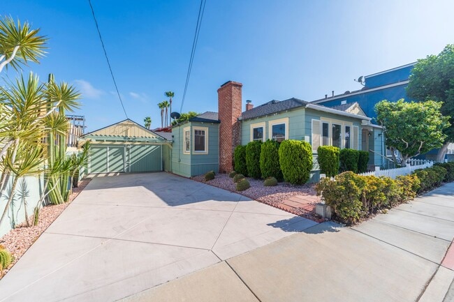 Building Photo - Classic Hermosa Beach Home!