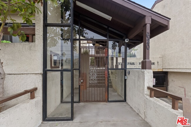 Photo - 620 W Hyde Park Blvd Unit 313