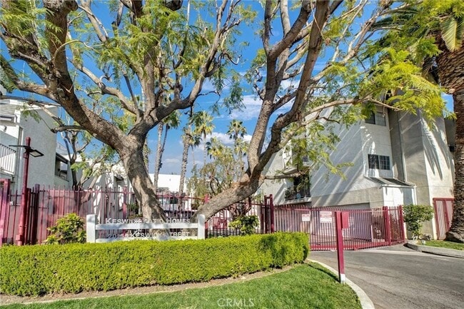 Photo - 20155 Keswick St Townhome