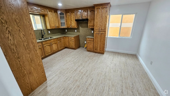 Building Photo - 711 N Sloan Ave Rental
