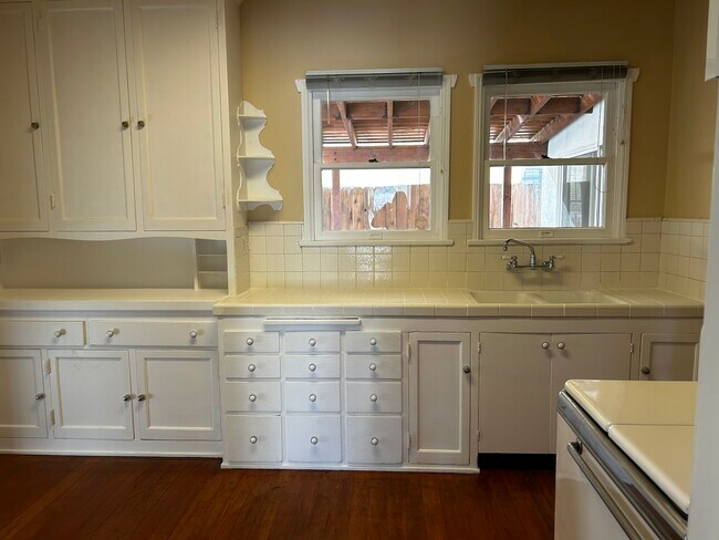 Kitchen - 545 S Calle Santa Rosa