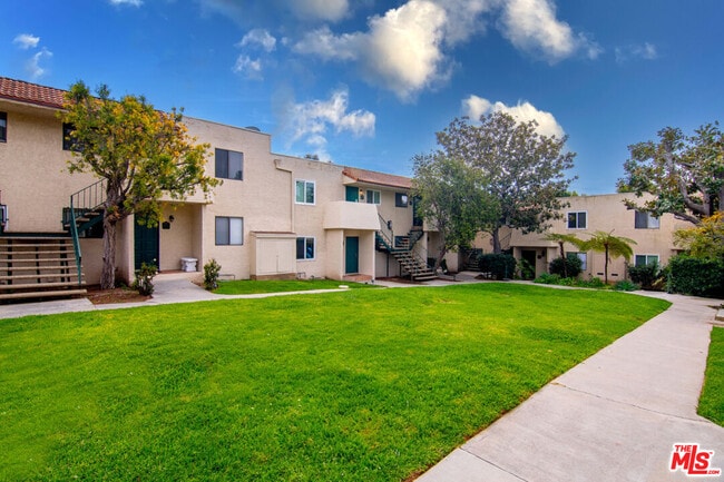 Building Photo - 6479 Kanan Dume Rd Unit 24