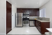 1BR, 1BA - 825SF - Kitchen - 10401 Wilshire