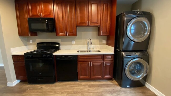Photo - 4245 Euclid Ave Unit 4245