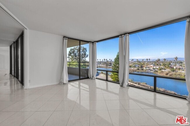 Building Photo - 4316 Marina City Dr Unit A RARE  BRILLIANT GEM Rental