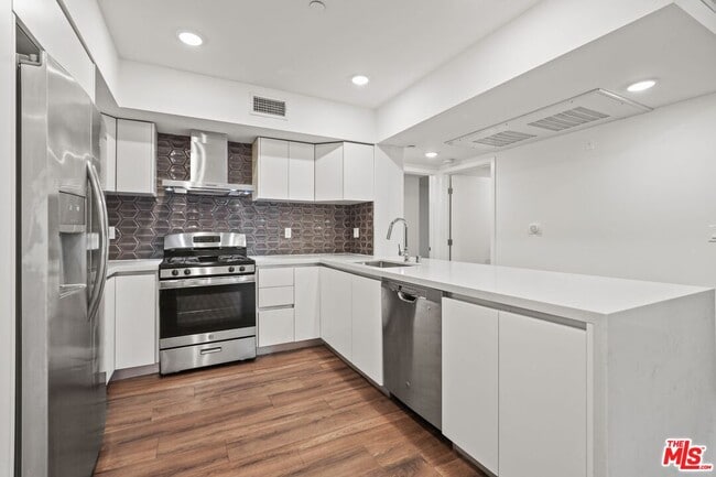 Photo - 1223 Wellesley Ave Unit 203