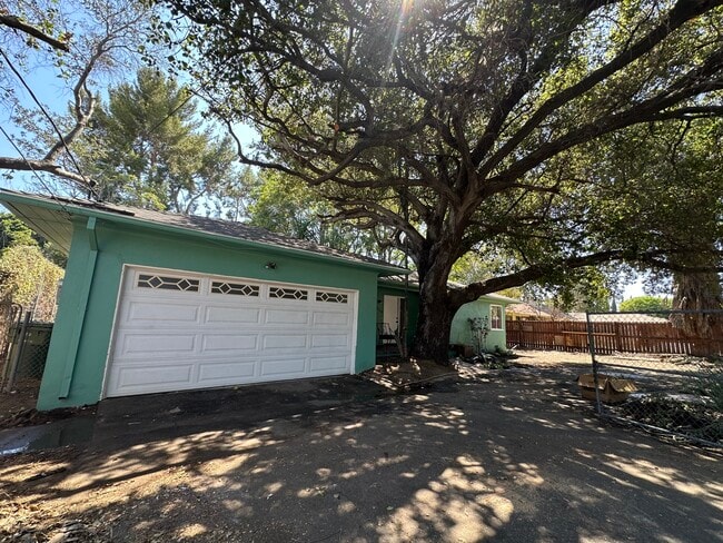 Photo - 15722 Parthenia St House