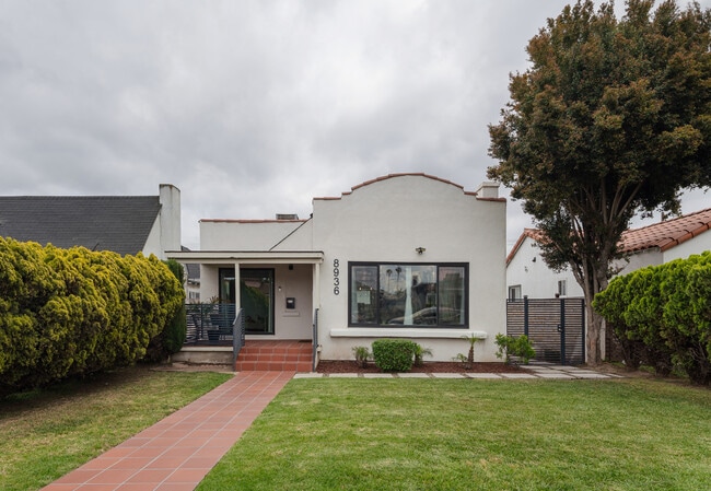 Photo - 8936 S Manhattan Pl House
