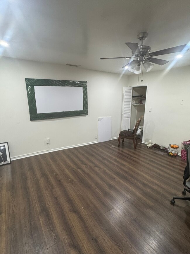 Photo - 160 W 49th St