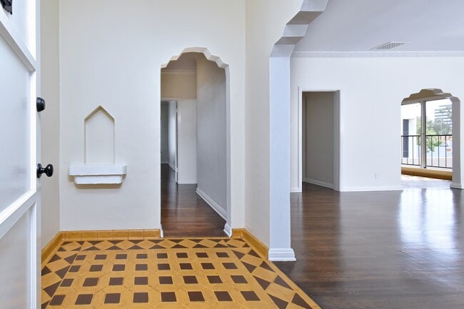 Photo - 724 S Genesee Ave Unit 5