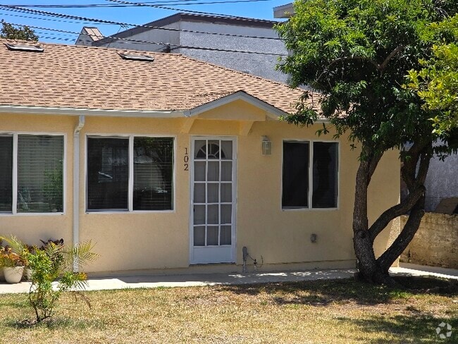 Building Photo - 308 E Elmwood Ave Rental
