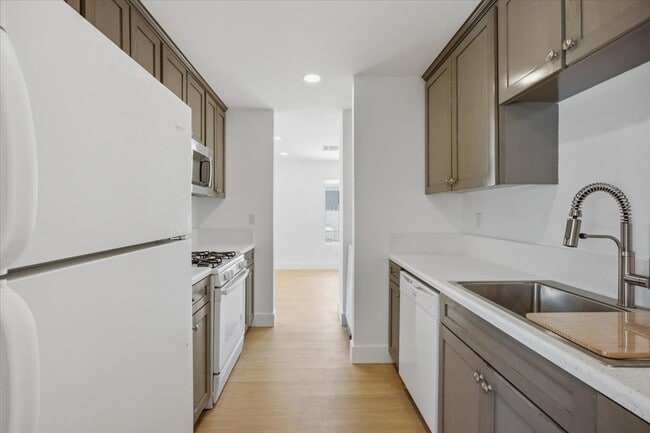 Building Photo - 1040 Gardena Unit 1