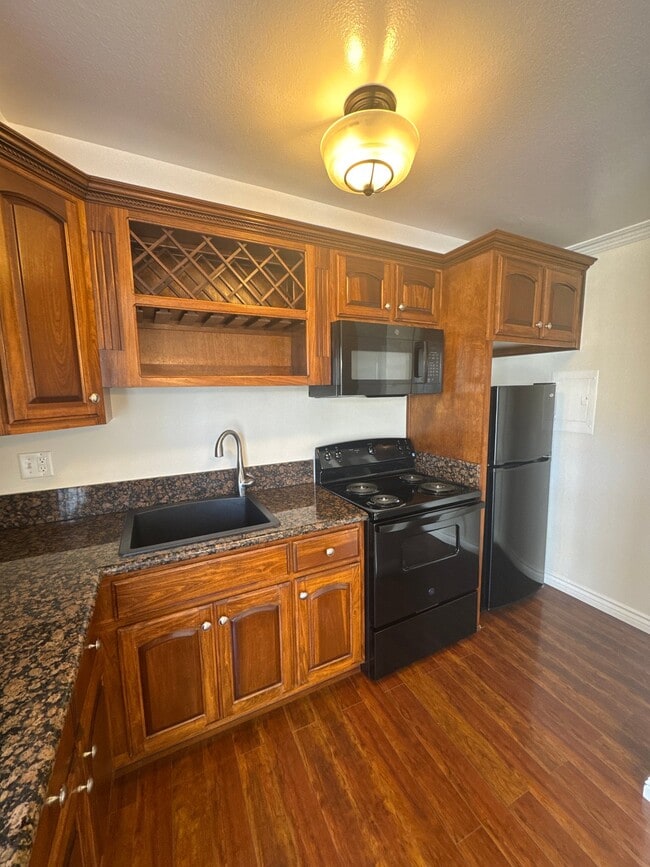 Photo - 2414 S Barrington Ave Unit 103