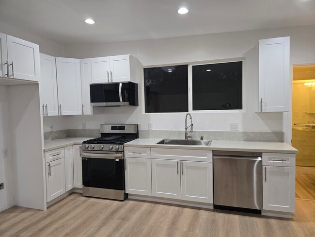 Building Photo - 3230 Cerritos Ave Unit 3230 Cerritos Ave.