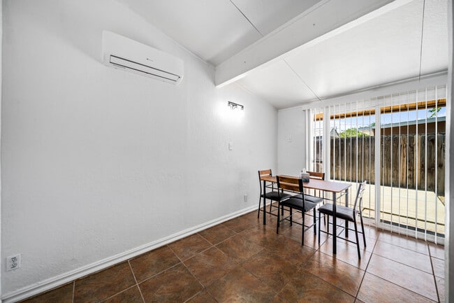 Rooms for Rent-Common Area - 45426 10th St W