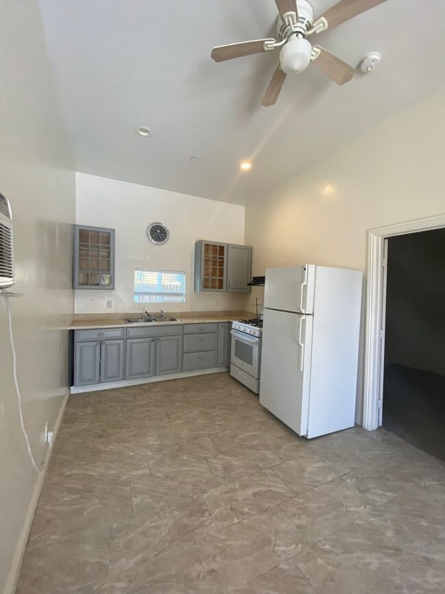 Peach Ave. - Peach Ave. Apartment Unit B