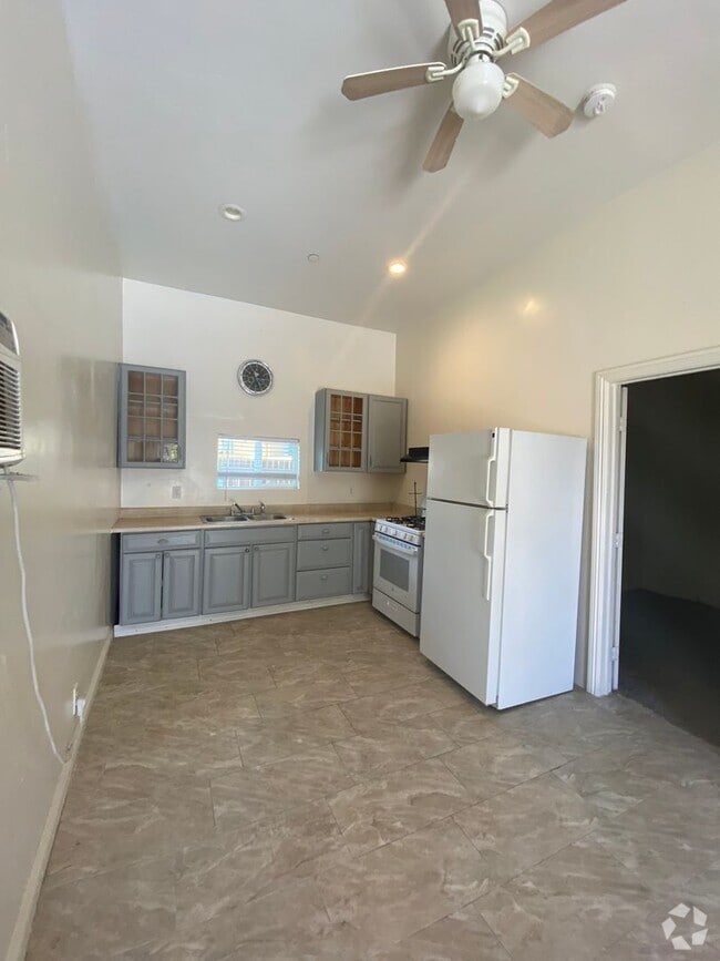 Building Photo - 1349 Peach Ave Unit B Rental