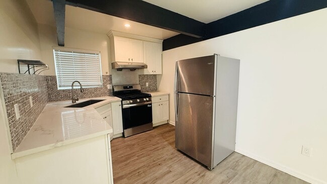 Private and quiet 1-bedroom. In-unit laundry! - Private and quiet 1-bedroom. In-unit laundry! Townhome